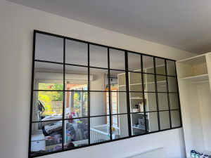 Photo de galerie - Fixation de 2 grand miroirs 122x122