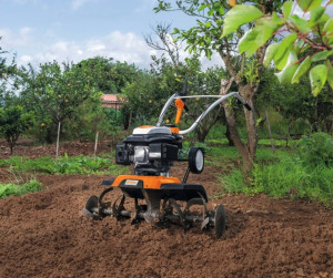 Photo de galerie - Location du motoculteur MH 585 de Sthil avec livraison possible. 