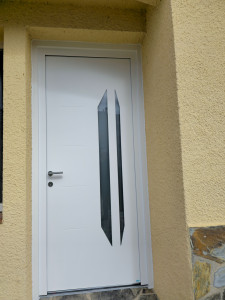 Photo de galerie - Pose d'une porte d'entrée 