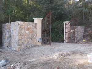 Photo de galerie - Mur en pierres taillée s