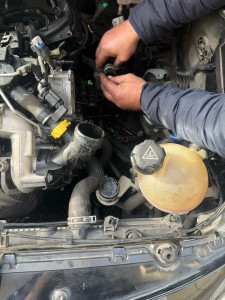 Photo de galerie - Changement d’un thermostat avec sonde Peugeot 206