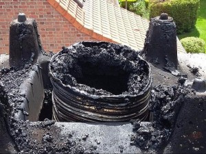Photo de galerie - Débistrage d'un conduit de cheminée,
et remplacement du tubage