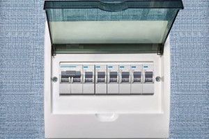 Photo de galerie - Intervention rapide sur tableaux électriques et disjoncteurs. Mise en sécurité et réparations fiables. 
