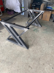 Photo de galerie - Fabrication pied table à manger 