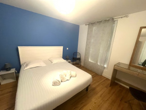 Photo de galerie -  dépoussiérer, aspirer , nettoyer , un ménage professionnel de qualité .