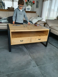 Photo de galerie - Table basse en chêne et pieds métalliques 