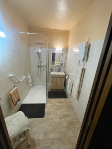 Photo de galerie - Bac de douche + paroi de douche + colonne style ciel de pluie