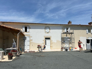 Photo de galerie - Mise en peinture d3 semi épaisse sur cette ancien murs crépis 