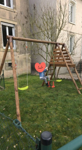 Photo de galerie - Montage d’une balançoire en bois 