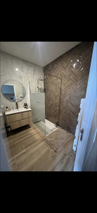 Photo de galerie - Renovation complète de la salle de bain 
receveur de douche extra plat 
faillence 
sol 
meuble vasque 