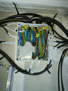 Photo de galerie - Réalisation et repérage d'une boite de dérivation pour restaurant 