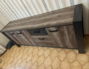 Photo de galerie - Buffet quatre portes et un tiroir