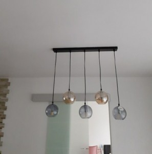 Photo de galerie - Lustre avec 5 lampes suspendues pour la salle à manger 