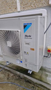 Photo de galerie - Instalation chauffage et climatisation. Travail soigné, mise en service et réglage inclus. contactez-moi pour vos projets.