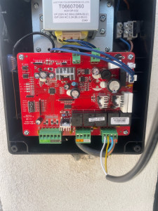 Photo de galerie - Câblage et programmation d’un moteur de portail