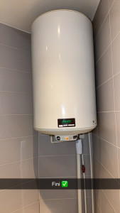 Photo de galerie - Sur cette photo j’al réalisé un détartrage de ce chauffe eau + remplacement de la résistance 