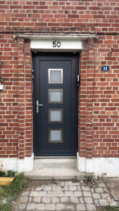 Photo de galerie - Pose une porte d’entrée PVC, fermeture cinq points