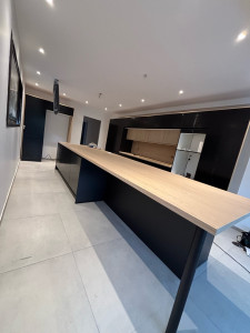 Photo de galerie - Montage cuisine avec îlot central 