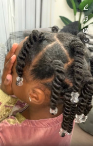 Photo de galerie - Je coiffe les enfants également… pour tout type de cheveux mon souhait est de reproduire ce que l’enfant veut afin de satisfaire ses désirs ! 