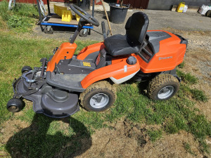 Photo de galerie - Je fais tonte avec micro tracteur ou
 tondeuse 