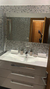 Photo de galerie - Salle de bain nettoyée de fond en comble après passage de clients.