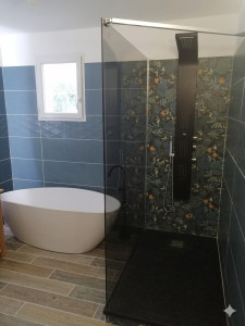 Photo de galerie - Réalisation d'une salle de bain complète (carrelage, électricité, Plomberie...) - Après travaux

