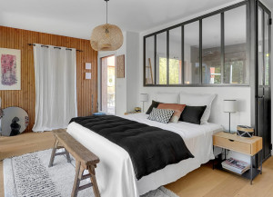 Photo de galerie - J’ai rangé la chambre, remis les affaires à leur place, fait le lit et dépoussiéré les surfaces. J’ai aussi aéré la pièce pour qu’elle soit propre, ordonnée et agréable.