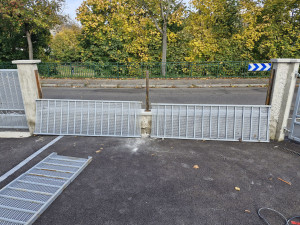 Photo de galerie - Pose de clotur au soudure 