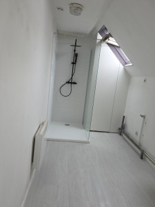 Photo de galerie - Douche à l'italienne avec placard sur mesure 