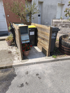 Photo de galerie - Scellement de poteaux.