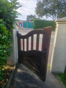 Photo de galerie - Portillon à poncer et lasure 2 couches