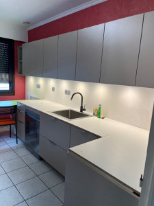 Photo de galerie - Pose de cuisine ( plan de travail provisoire) 