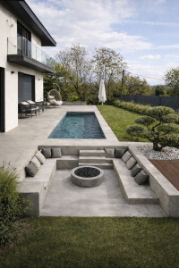 Photo de galerie - Terrassement, réseaux, création de la piscine, de la terrasse enterrée et pose des carreaux 