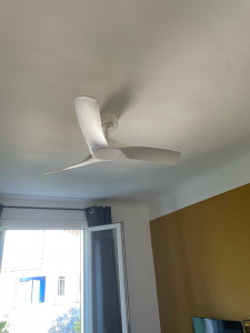 Photo de galerie - Installation et branchement du ventilateur de plafond avec éclairage LED