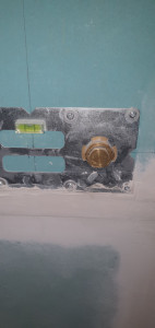 Photo de galerie - Installation arrivée d'eau et platine de douche