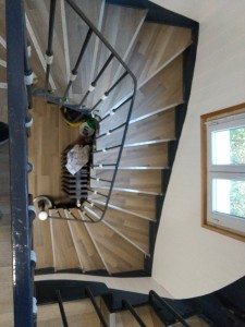 Photo de galerie - Pose de parquet dans un escalier ancien