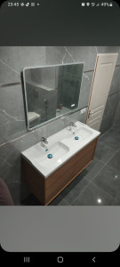 Photo de galerie - Pose d'un double vasque et miroir connecté 