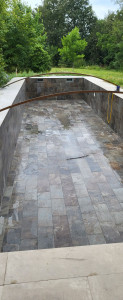 Photo de galerie - Pose de carrelage sur piscine et margelles 