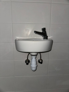 Photo de galerie - Pose lave main robinet siphon 