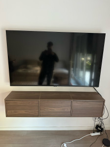 Photo de galerie - Monter et fixer un meuble et une télé sur le mur 