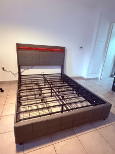 Photo de galerie - Un lit 140/190 CM AVEC rangement de 4 tiroirs avec LED 