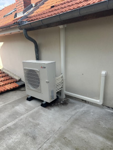 Photo de galerie - L’installation d’un bloc extérieur de climatisation