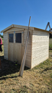 Photo de galerie - Montage d’un abri de jardin. 