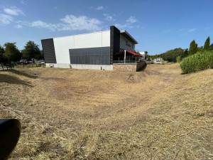 Photo de galerie - Débroussaillage bassin de rétention 