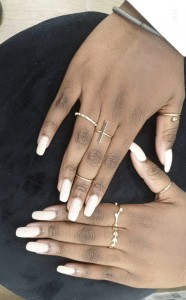 Photo de galerie - Pose d’ ongles en résine et vernis semi permanent 