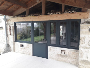 Photo de galerie - Fermeture de Préau . en aluminium 9016.