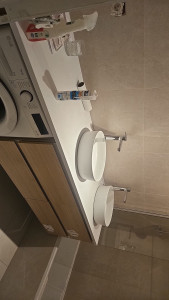 Photo de galerie - Pose de meuble et double vasque suspendu  manque le miroir a poser