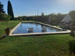 Photo de galerie - Apres la réalisation de cette piscine, JM (le client) est ravi de s'installer face au soleil, bonne détente cher MR