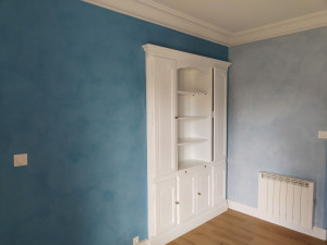 Photo de galerie - Mise en peinture, chaux brossé et pose d'un parquet stratifié