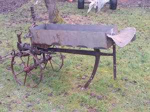 Photo de galerie - Transformation d’un brabant à chevaux, en support à barbecue. 